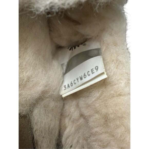 UGG Dakota Women’s 7 Shearling Fur Moccasin Slippers Pewter Suede Fully Lined - Picture 8 of 10